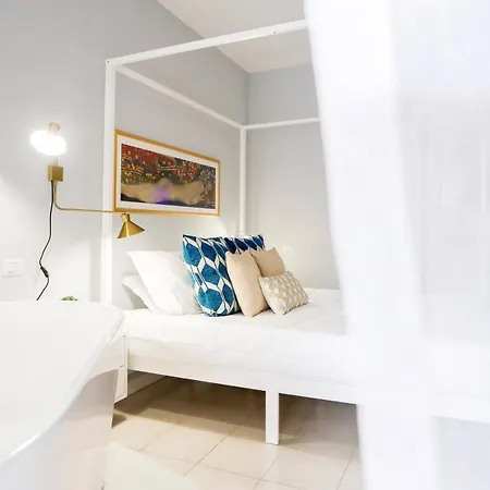 Glamorous Flat With Jacuzzi, King Size Bed And Small Balcony Perugia Exterior photo