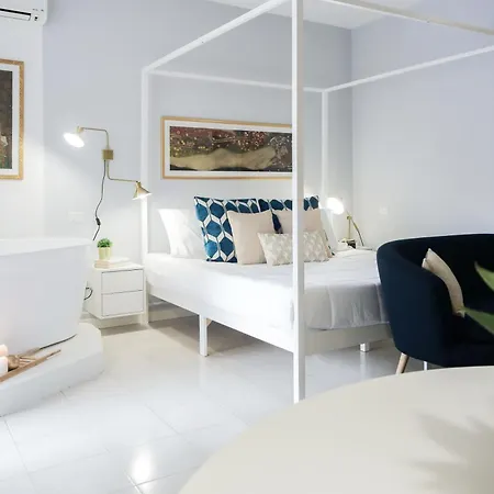 Glamorous Flat With Jacuzzi, King Size Bed And Small Balcony Perugia Exterior photo