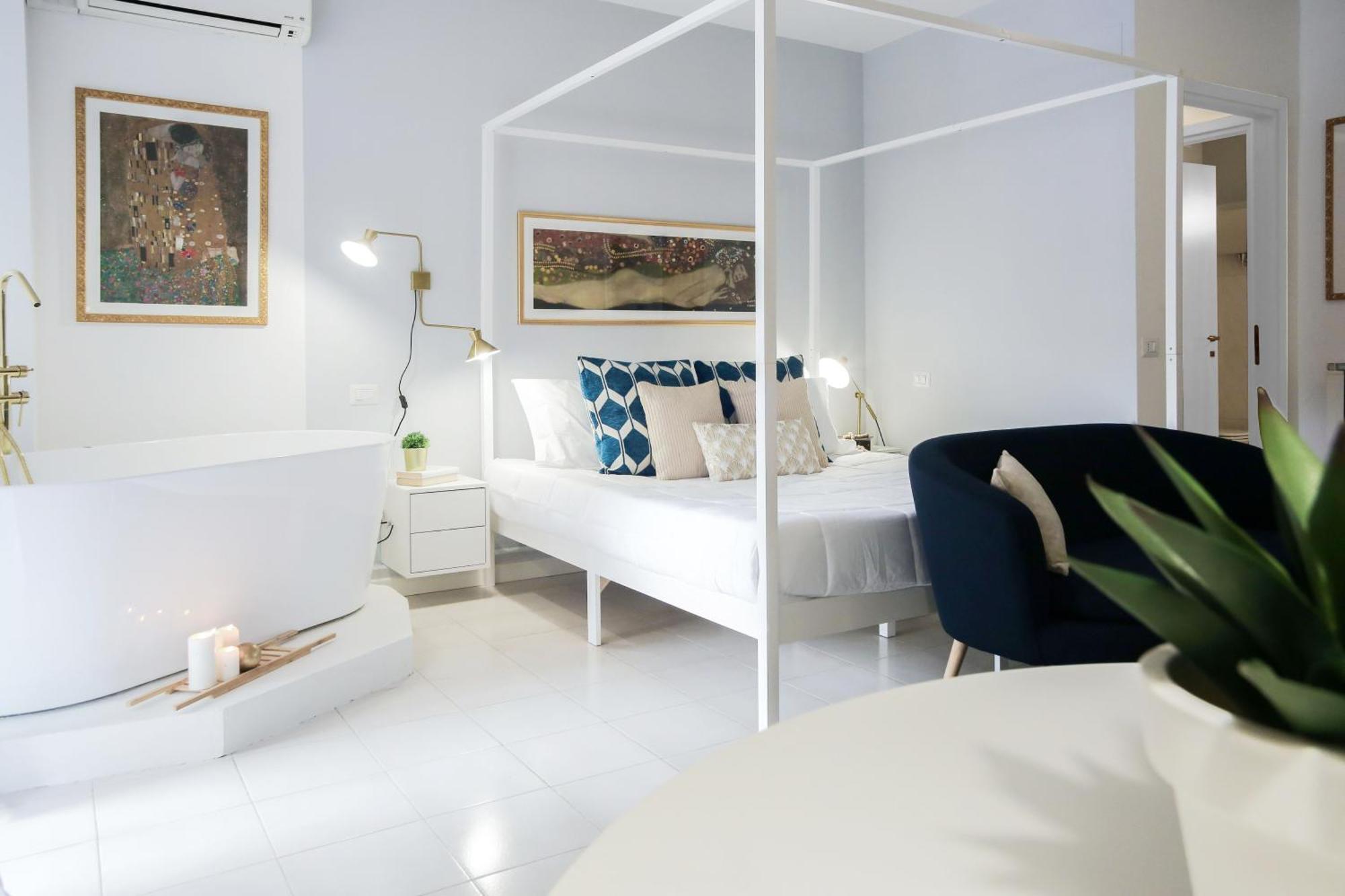 Apartment Glamorous Flat With Jacuzzi, King Size Bed And Small Balcony Perugia